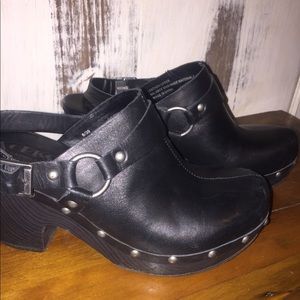 Korks by Kork-Ease leather clogs. Size 8